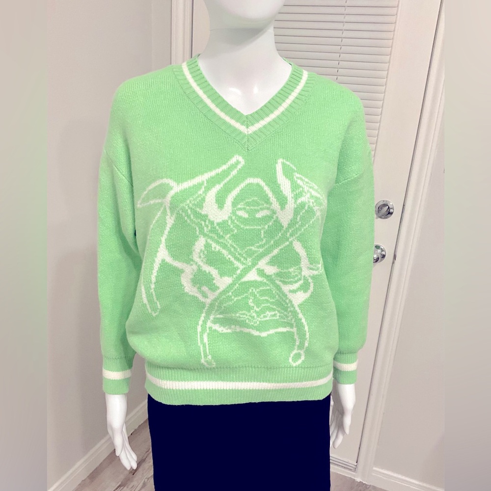 Women's knitted sweater 2k green size - S with print. The V-neck is made from